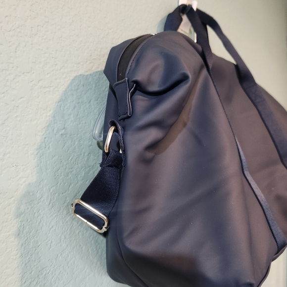 Calvin Klein Defy Duffle Weekender Travel Carry-On Sport Tote Gym Bag Navy Blue - Picture 2 of 8